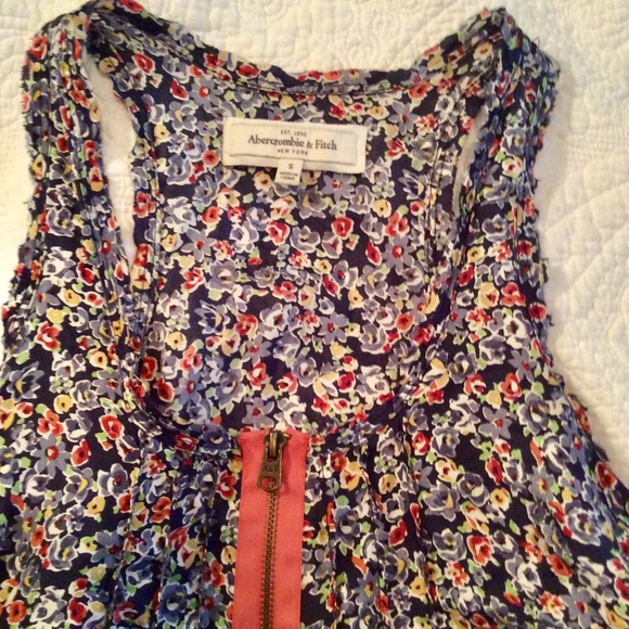 ABERCROMBIE & FITCH cute top - Picture 2 of 3